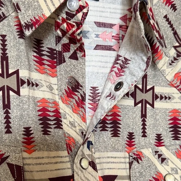 Men's Casual Button Down Shirt - Geometric Pattern - Picture 3 of 4